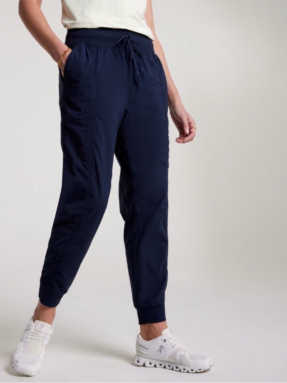 Calia women’s effortless Nyluxe Jogger- Navy